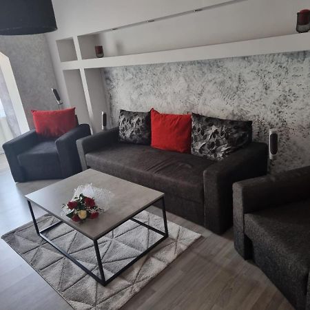 Clau Home Hunedoara Buitenkant foto