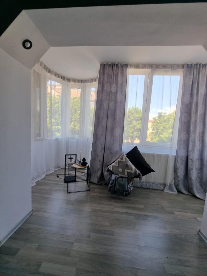 Clau Home Hunedoara Buitenkant foto