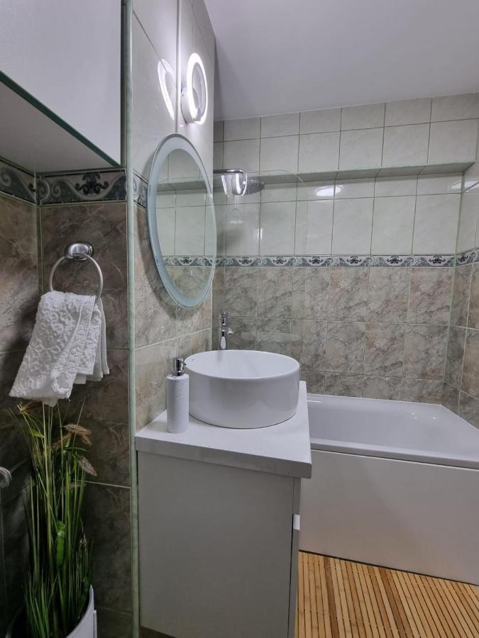 Clau Home Hunedoara Buitenkant foto