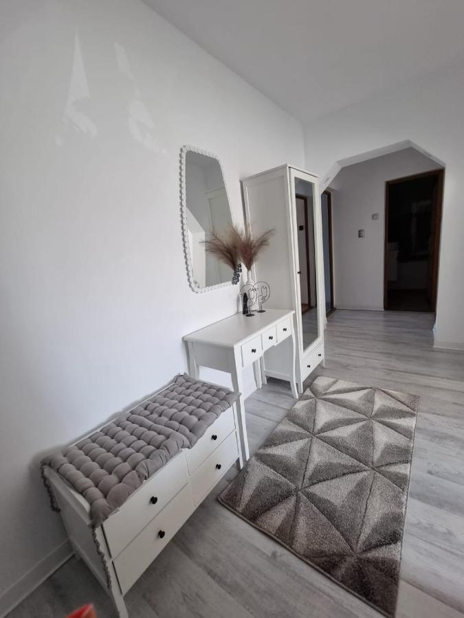 Clau Home Hunedoara Buitenkant foto