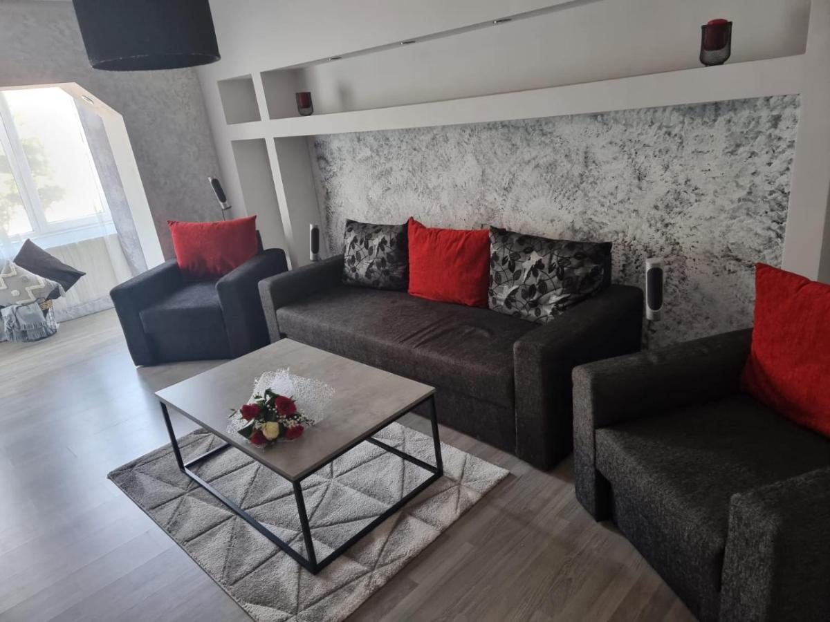 Clau Home Hunedoara Buitenkant foto
