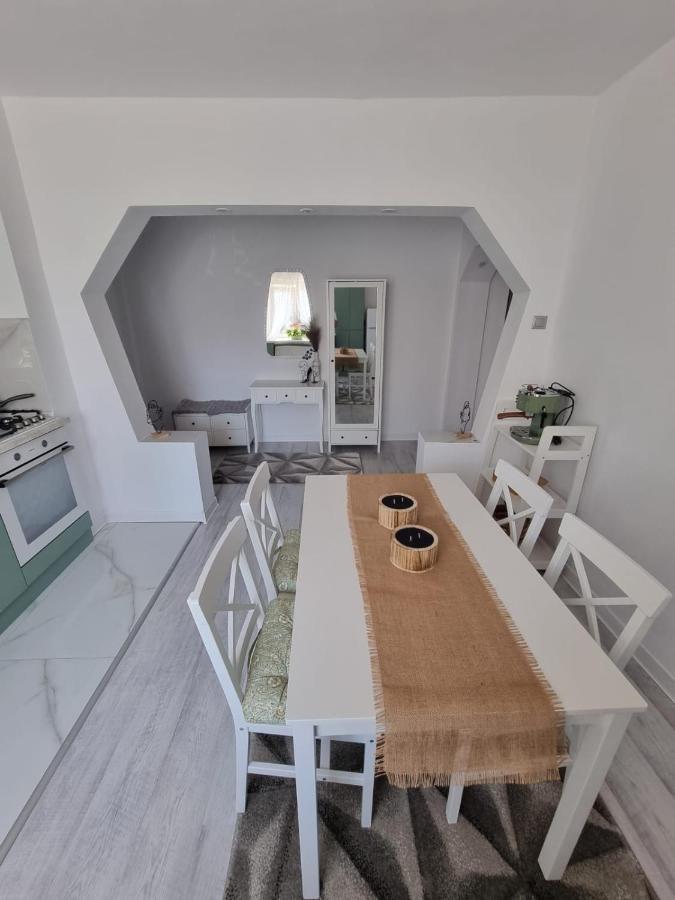 Clau Home Hunedoara Buitenkant foto