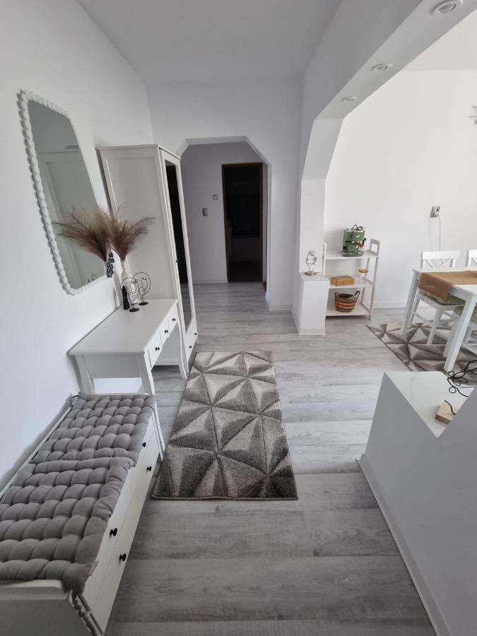 Clau Home Hunedoara Buitenkant foto