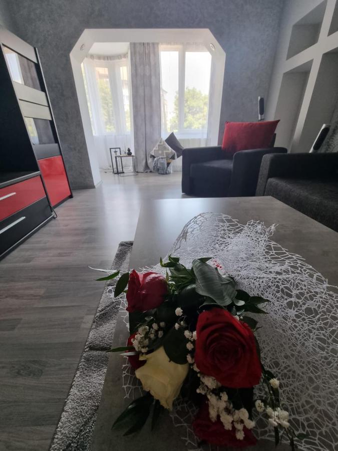 Clau Home Hunedoara Buitenkant foto