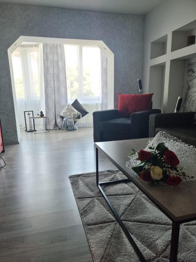 Clau Home Hunedoara Buitenkant foto